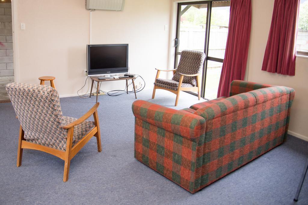 Alpenhorn Motel Te Anau Room photo