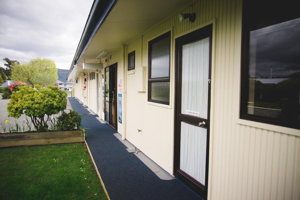 Alpenhorn Motel Te Anau Exterior photo