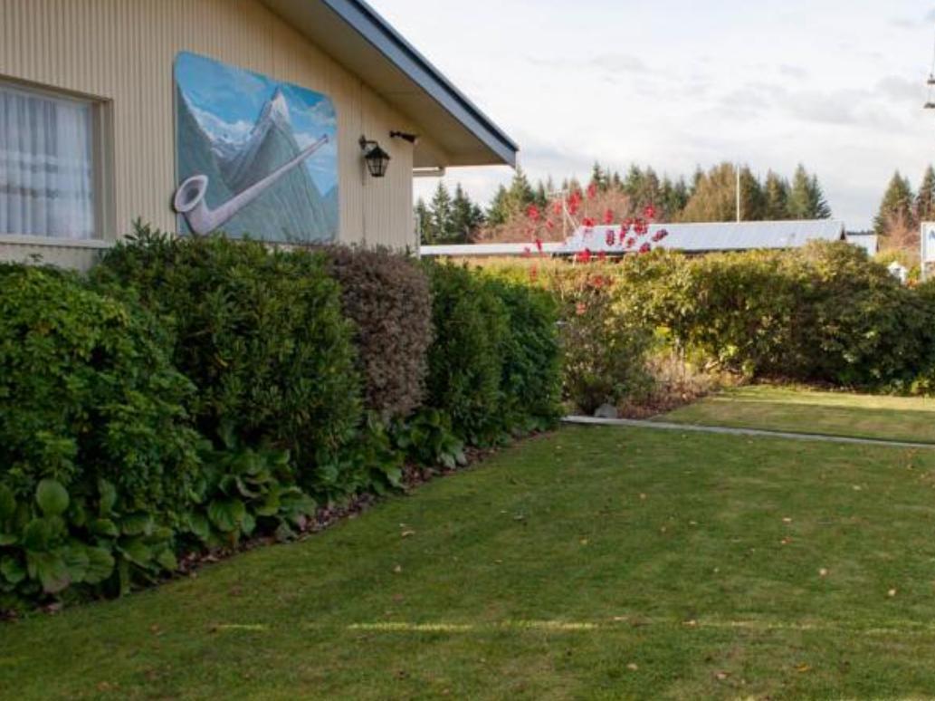Alpenhorn Motel Te Anau Exterior photo